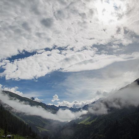 Malana Magic Valley Trek Otel Dış mekan fotoğraf